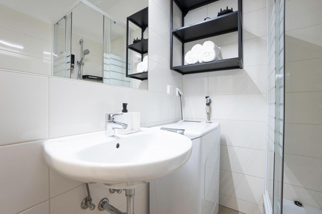 Bright Stylish With A Balcony In A Location Wien