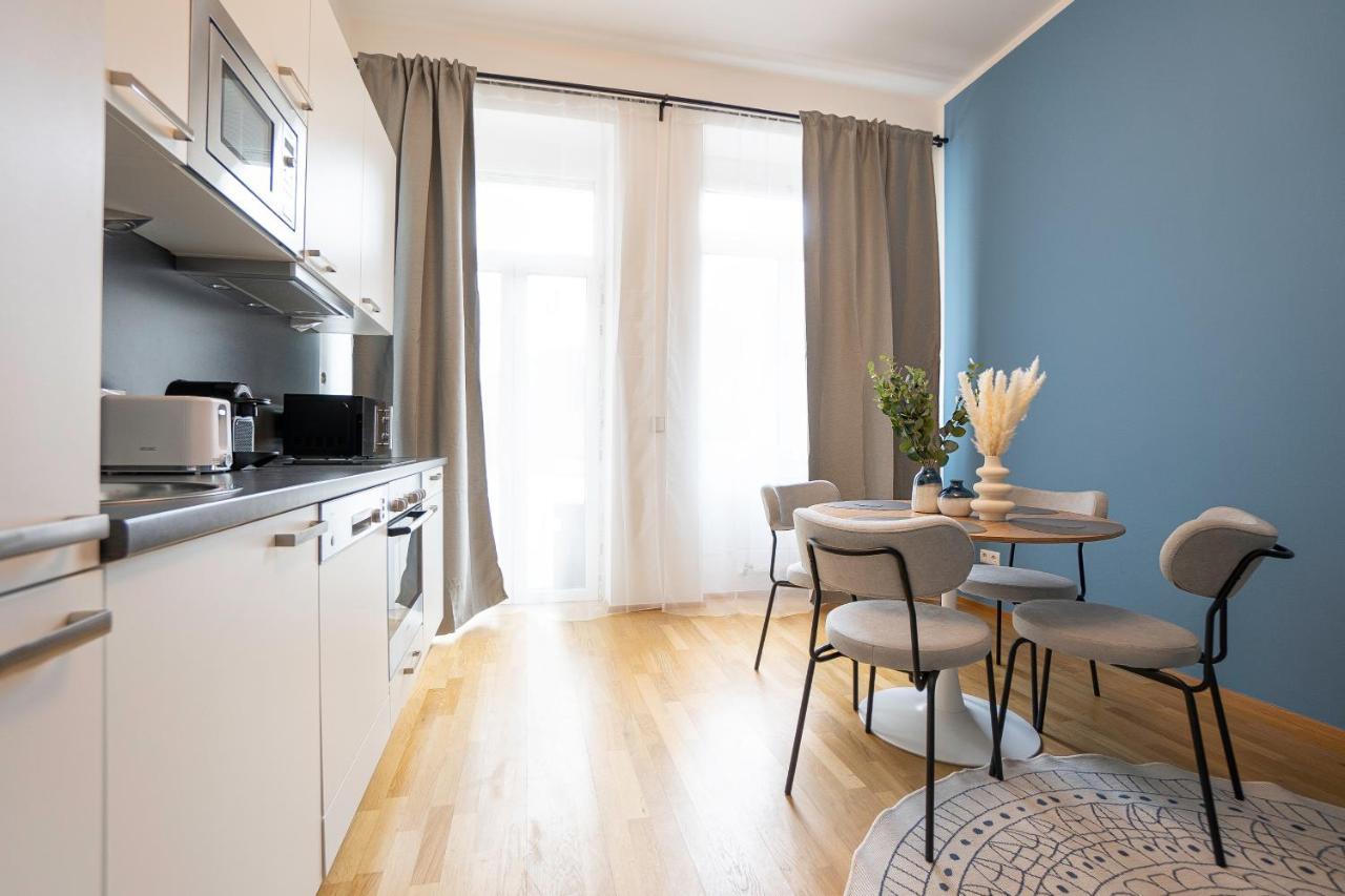 Bright Stylish With A Balcony In A Location Wien
